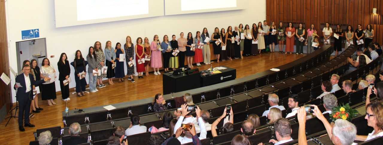 Gruppenfoto Absolventinnen und Absolventen