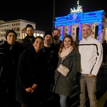 Group photo in front of Brandenburger Tor.