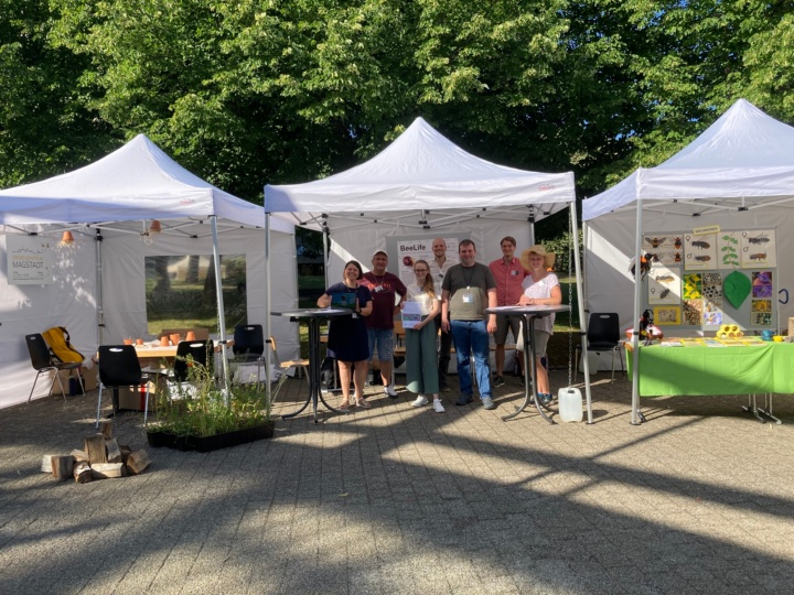 The BeeLife introduces themselves at the Science Day 2022 at the University of Stuttgart