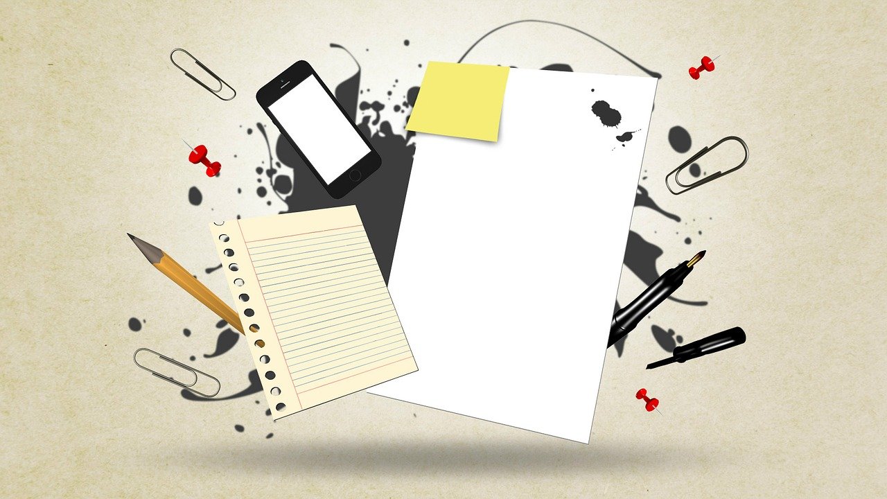 Bild einer Mischung aus Papier und Bleistift